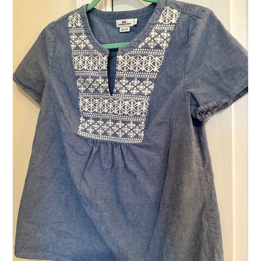 Vineyard Vines Blue Chambray Embroidered Bib Top Womens Small Short Sleeve